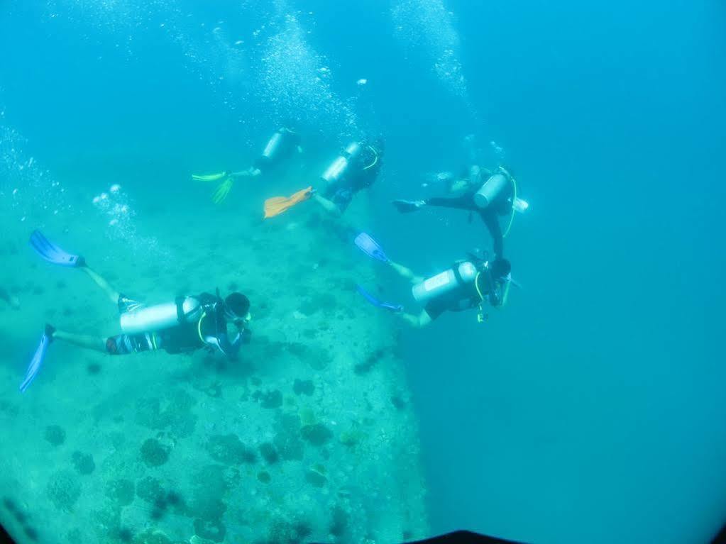 奥姆伯克潜水度假村 Pulau Perhentian Kecil 外观 照片
