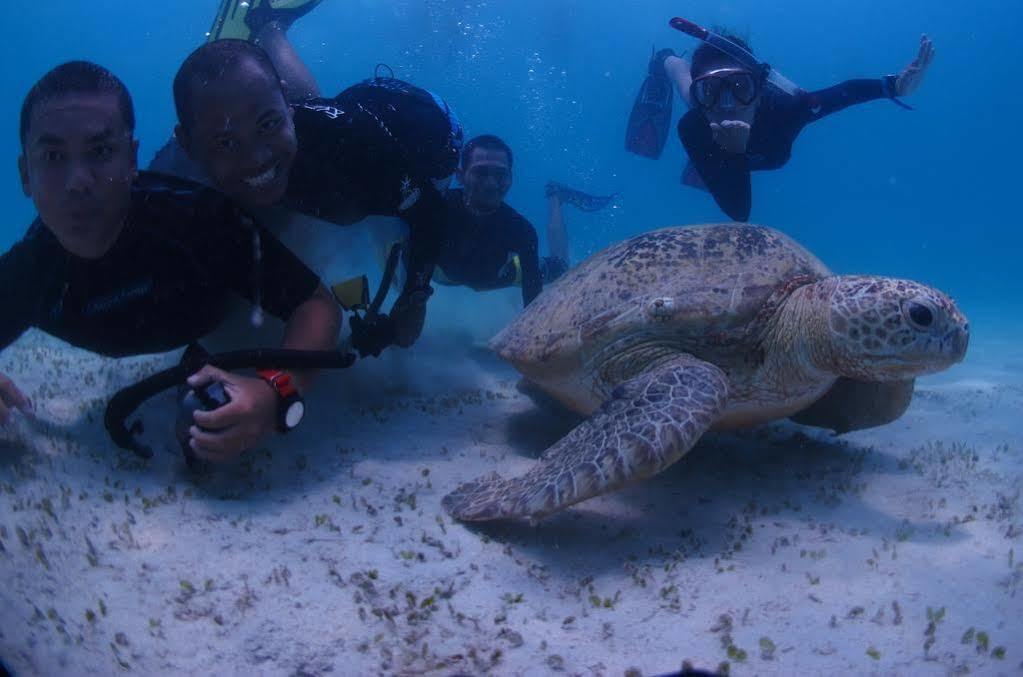 奥姆伯克潜水度假村 Pulau Perhentian Kecil 外观 照片