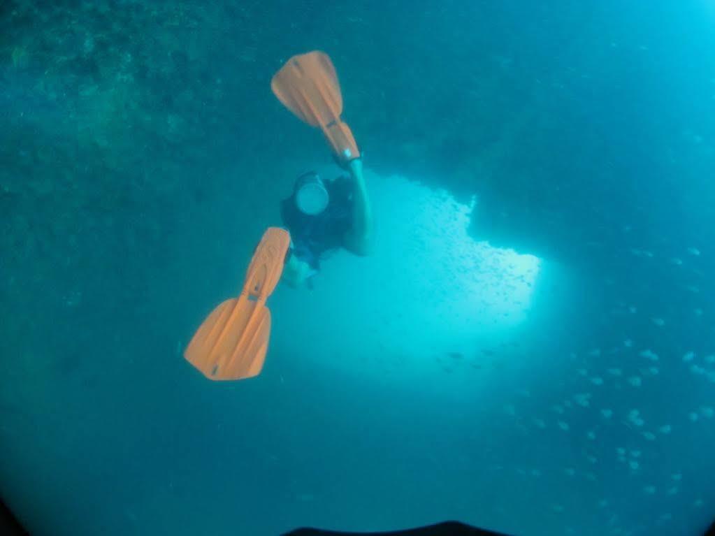奥姆伯克潜水度假村 Pulau Perhentian Kecil 外观 照片